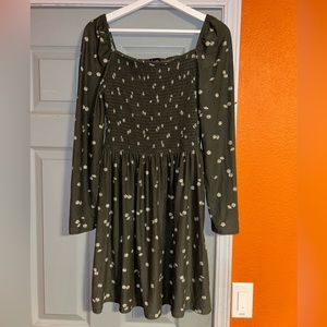 Justify size, large olive green dress with daisies